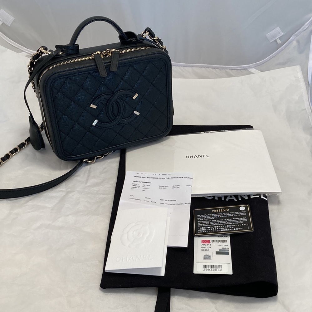 CHANEL Caviar Vanity Filigree Medium CC Case - Picture 2 of 12